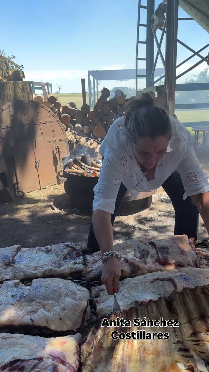 Con sus eventos, Anita busca unir a los comensales