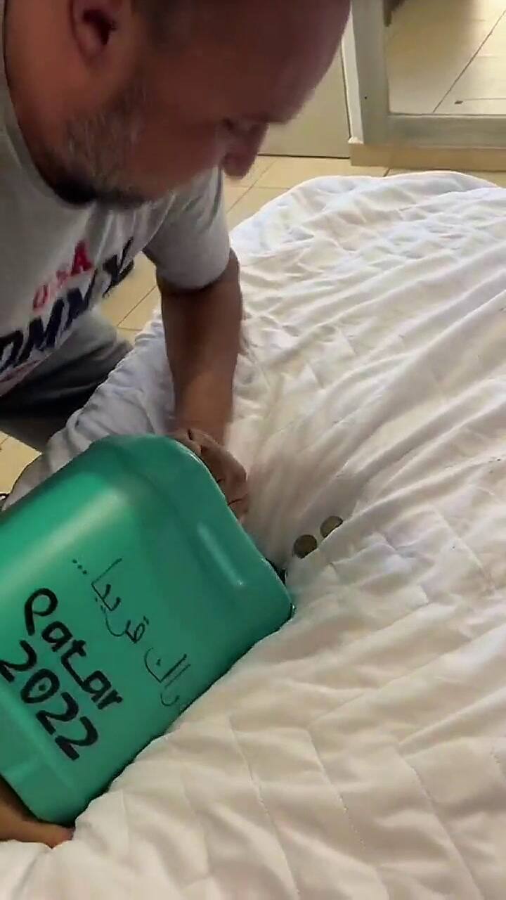 El primer video donde rompieron la alcancía del viaje a Qatar