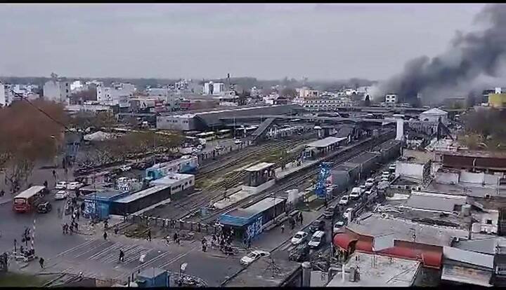 Incendio en la sede del Movimiento Evita (@PiccardoNicolas)