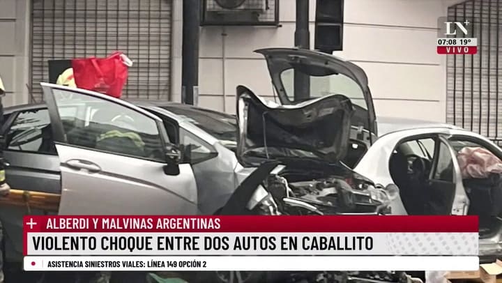 Tres vehículos chocaron en Caballito y hay varios heridos