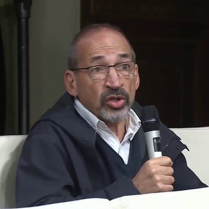 La incómoda pregunta a Manuel Adorni sobre los perros de Milei