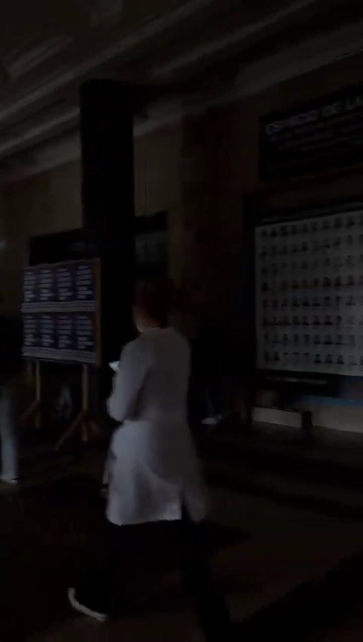 GIF Recortes en la iluminación de la Facultad de Medicina de la UBA