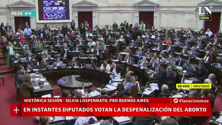 Aborto: aplausos, abrazos y emoción tras el discurso de Silvia Lospennato
