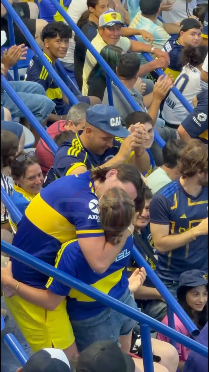 Video: le pidió matrimonio en plena Bombonera antes del partido de Boca