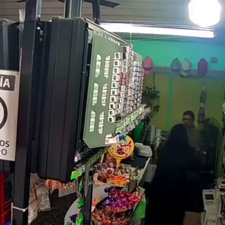 Le dispararon durante un robo y uno de los tiros le pegó a un paquete de chicles