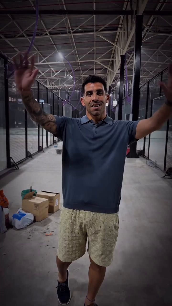 Carlos Tévez anunció la apertura de "Apache 32 pádel"