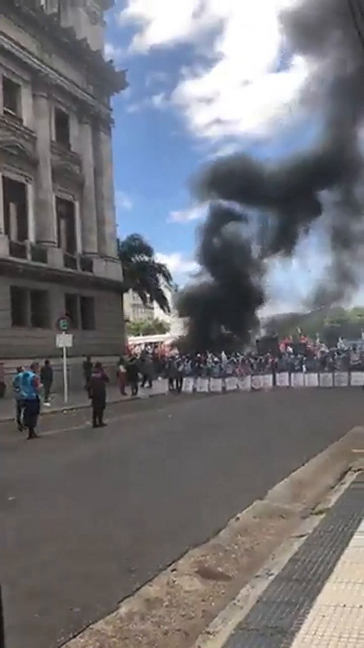 Incidentes y fuego en el congreso