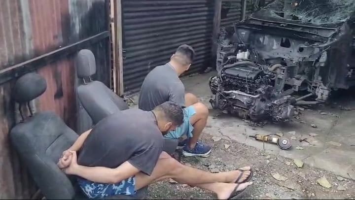 Detenidos en un desarmadero ilegal de autos en La Plata