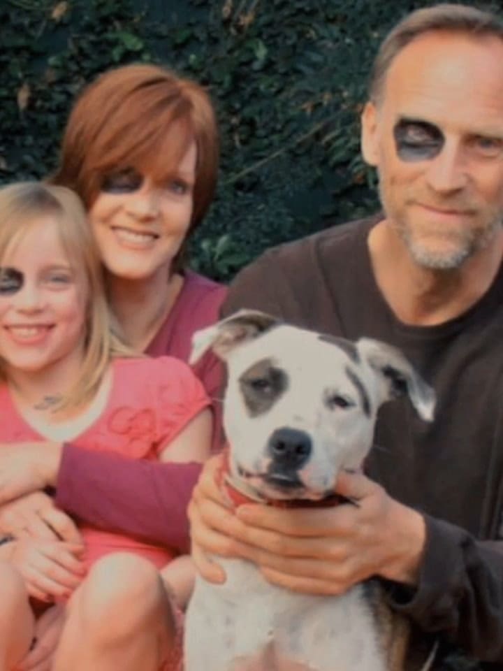 Billie Eilish junto a sus padres