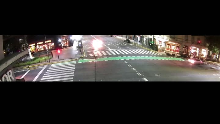 Chocaron dos autos en Córdoba y Callao: uno de los conductores iba borracho y circulaba a contramano