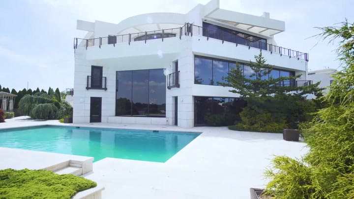 La mansión que fue escenario de Anora, la película ganadora del Oscar