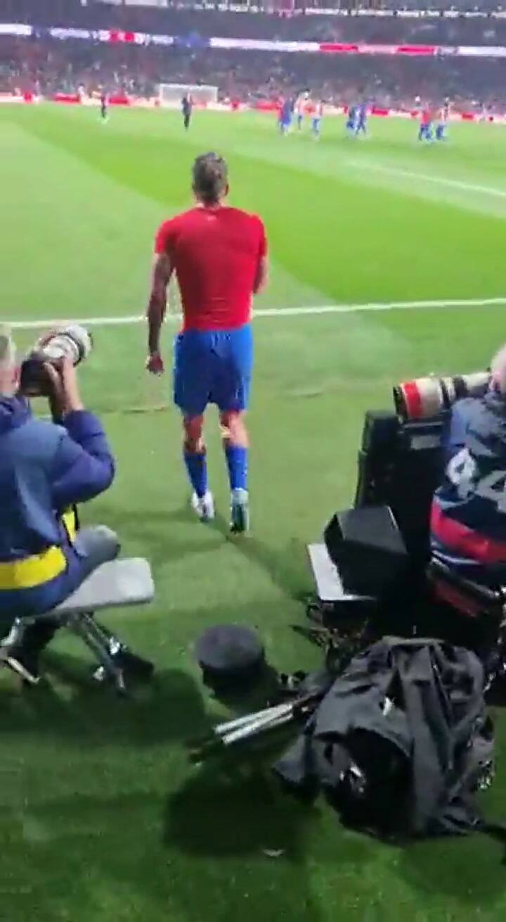 El gesto de Rodrigo De Paul con un niño
