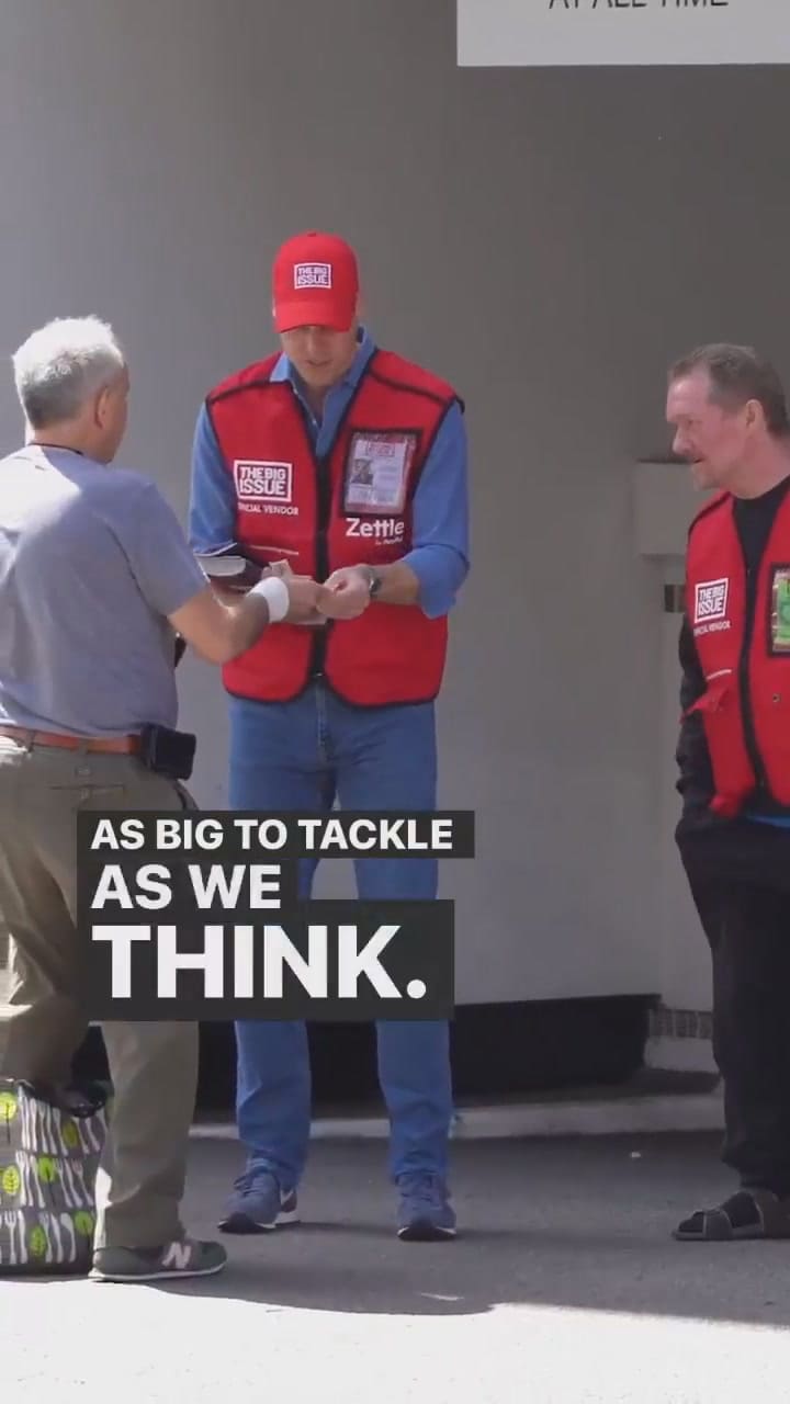 El príncipe Guillermo vendió una revista de carácter social por las calles de Londres