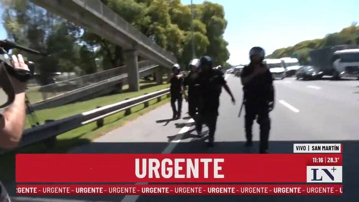 Reclamo de los trabajadores: operativo policial e incidentes en la sede del INTI