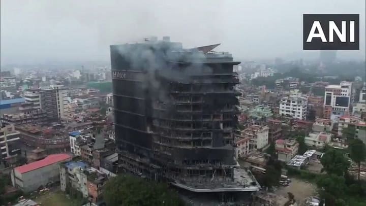 Manifestantes incendiaron el hotel Hilton de Nepal