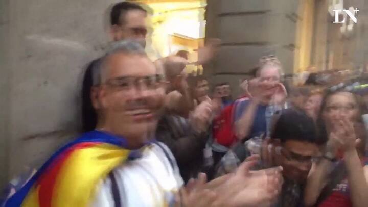 El Parlamento catalán aprobó la independencia y Madrid confirmó la intervención