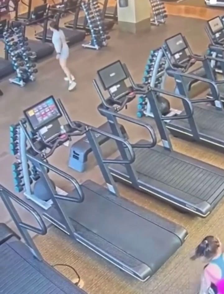 Se cayó de la caminadora y le pasó algo vergonzoso