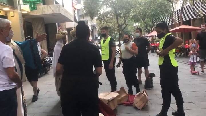 Los Reyes Magos perseguidos por la policía de Santa Fe