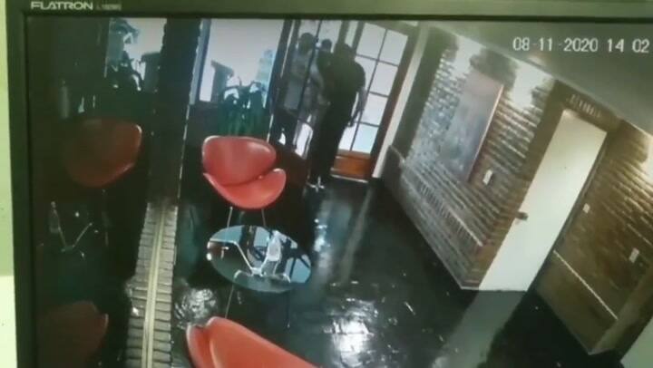 Imágenes de los ladrones que robaron dos departamentos en Núñez - Fuente: Télam