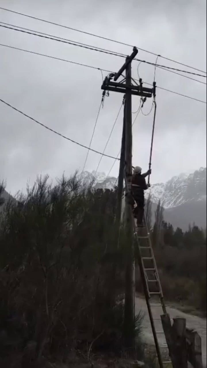 El viento causó destrozos en Bariloche.