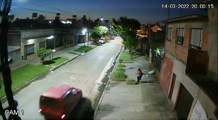 Le robó a una mujer en Laferrere, se le quedó la moto y los vecinos lo atraparon