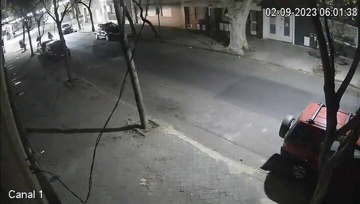 Rosario: un hombre se tiró contra el ladrón que le robó la moto, lo hizo caer y recuperó el vehículo