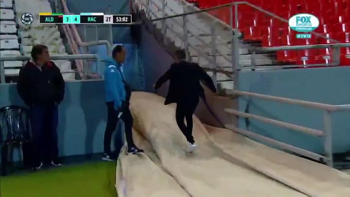 El desaforado festejo de Beccacece tras la remontada de Racing ante Aldosivi - Fuente: Fox Sports