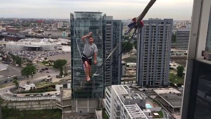 Los highliners que marcaron el récord urbano para la Argentina