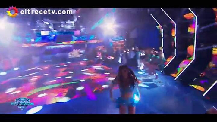 Lola Latorre y Facundo Insúa invitaron a Cande Ruggeri para bailar la SalsaDeTres. Fuente: Youtube