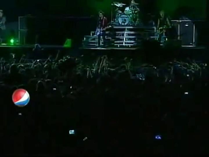Green Day interpretando Basket Case en el Pepsi Music Argentina 2010 - Fuente: YouTube
