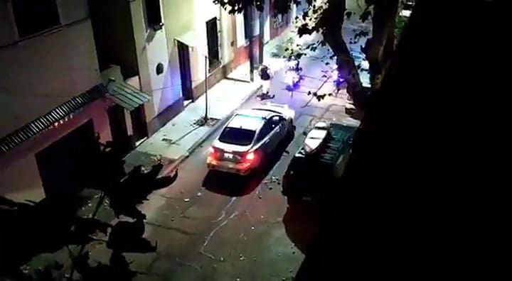 El momento en que 'el surfer' abandonó la cuarentena obligatoria - Fuente: Twitter