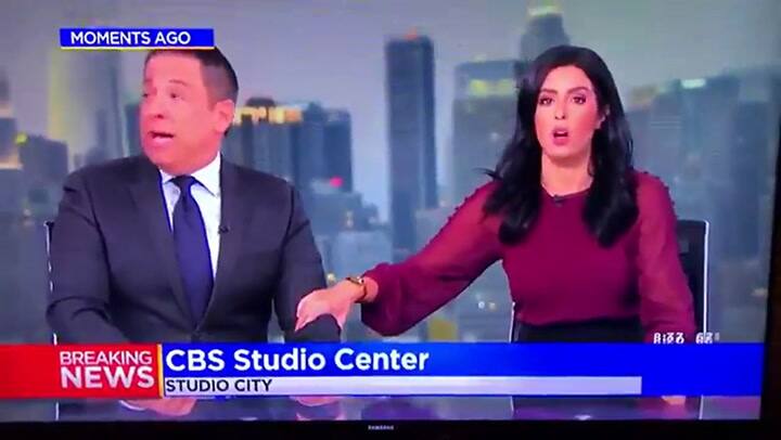 La chica del noticiero alterada por el terremoto de 7.1 que azotaba Los Angeles. Fuente: Twitter