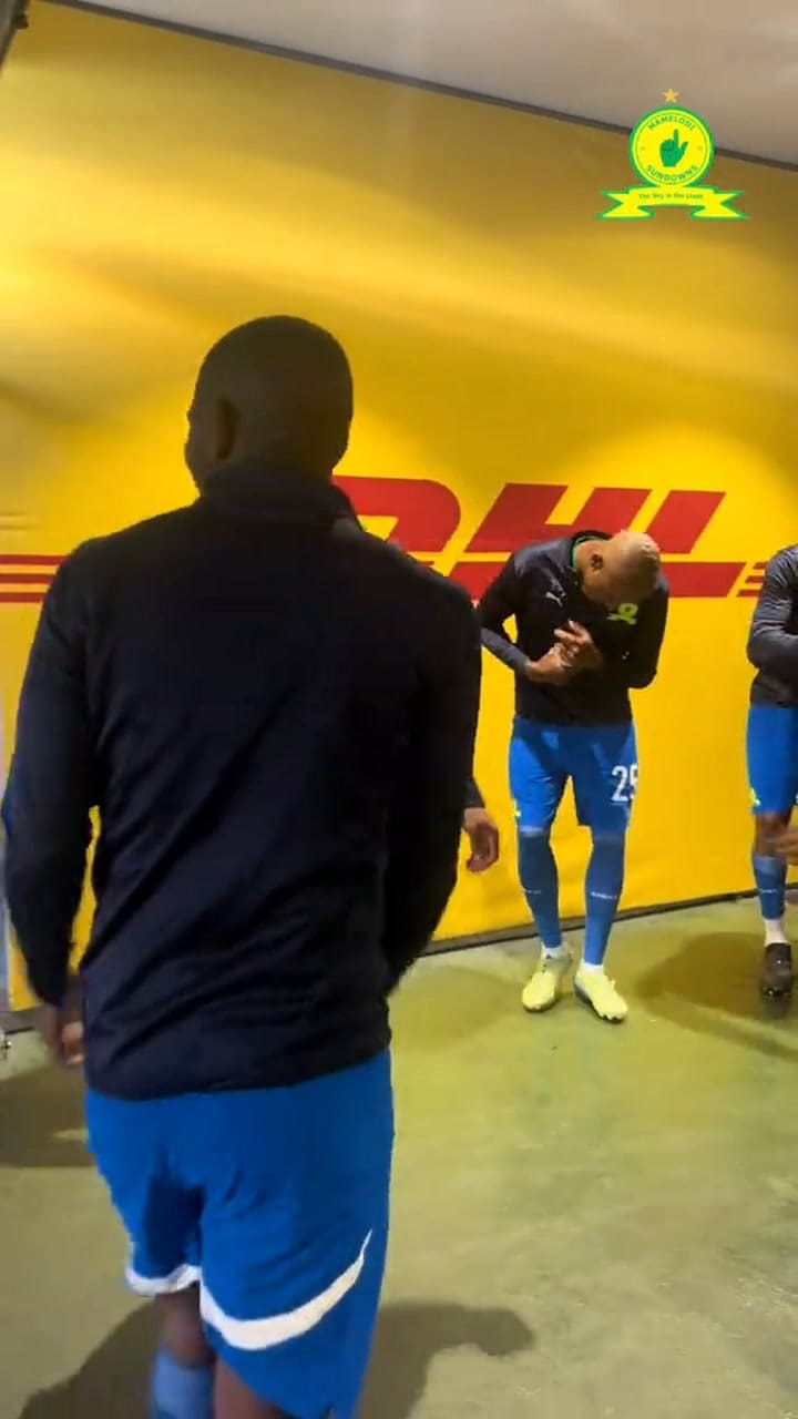 La coreografía de los jugadores antes de ingresar al campo de juego