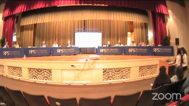 La sesión en la que la mamá de la estudiante expuso su caso