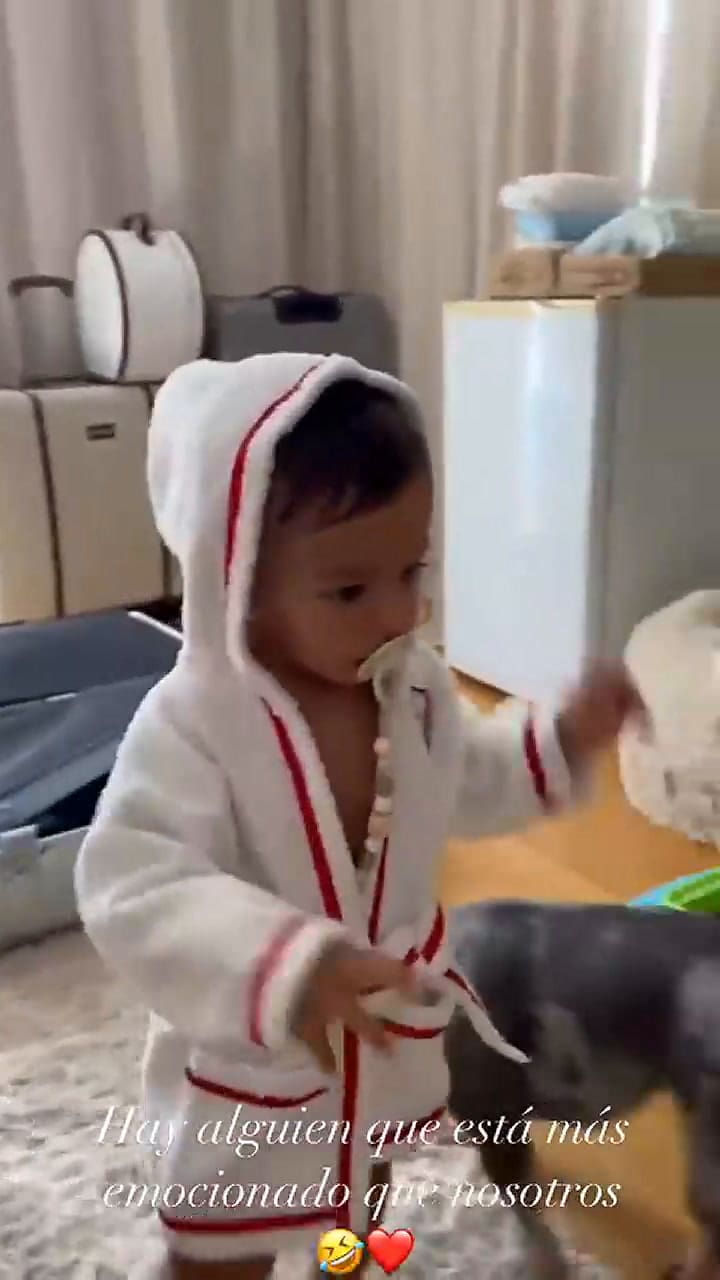 La emoción de Valentino Lanzini con la bata de River Plate