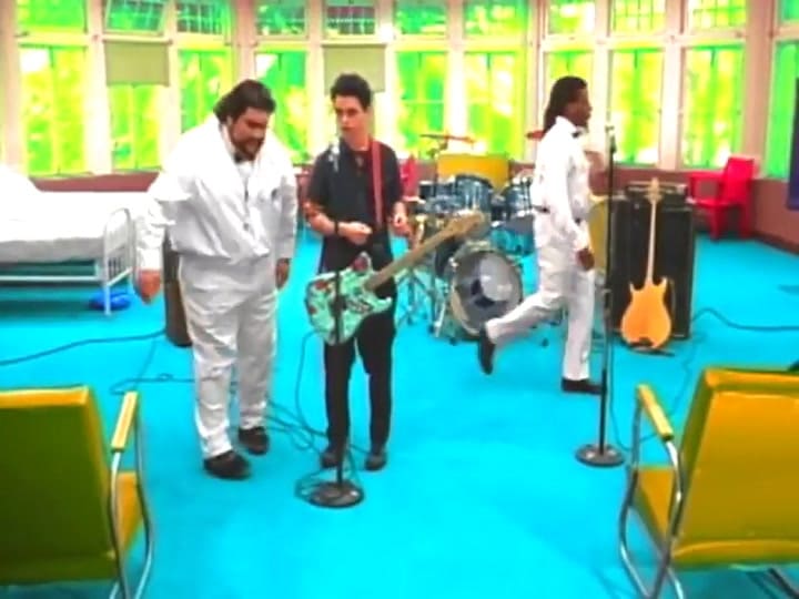 Green Day, Basket Case - Fuente: YouTube