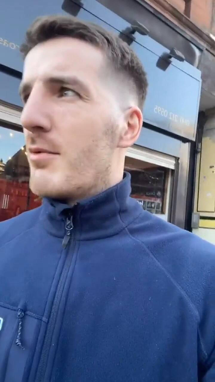 Le dijeron que su restaurant estaba “sobrevalorado” y su furiosa reacción impactó a todos