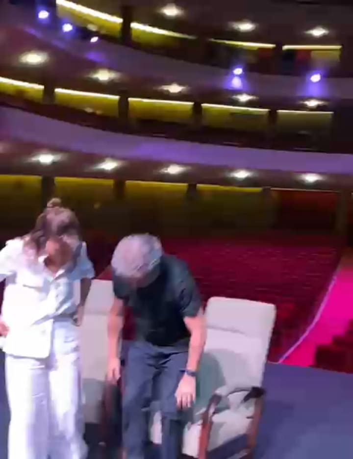 Darín canta “Yo soy aquel”, un éxito de Raphael