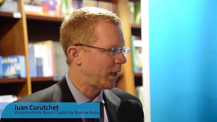 Historias de vida, Maria Kodama junto al Banco Ciudad