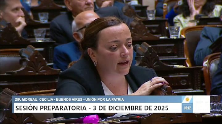 Los comentarios fuera de lugar que se escucharon de un micrófono abierto durante la jura de los legisladores electos