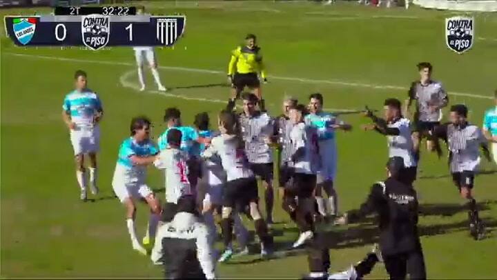 Fuerte patada en una liga regional