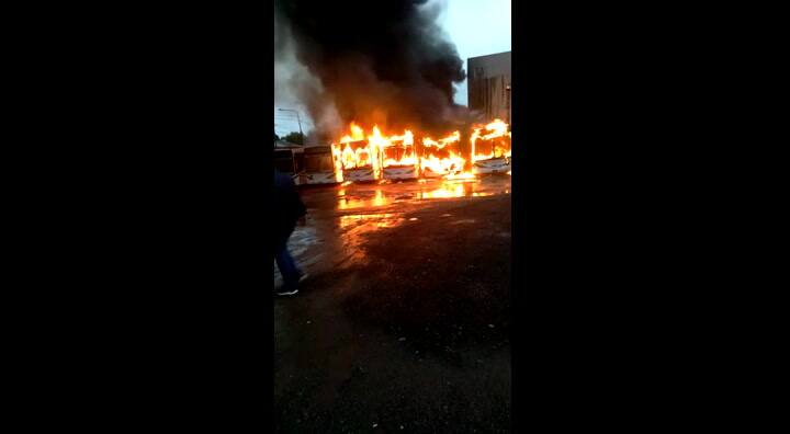 Pilar: se prendieron fuego seis colectivos de la línea 54