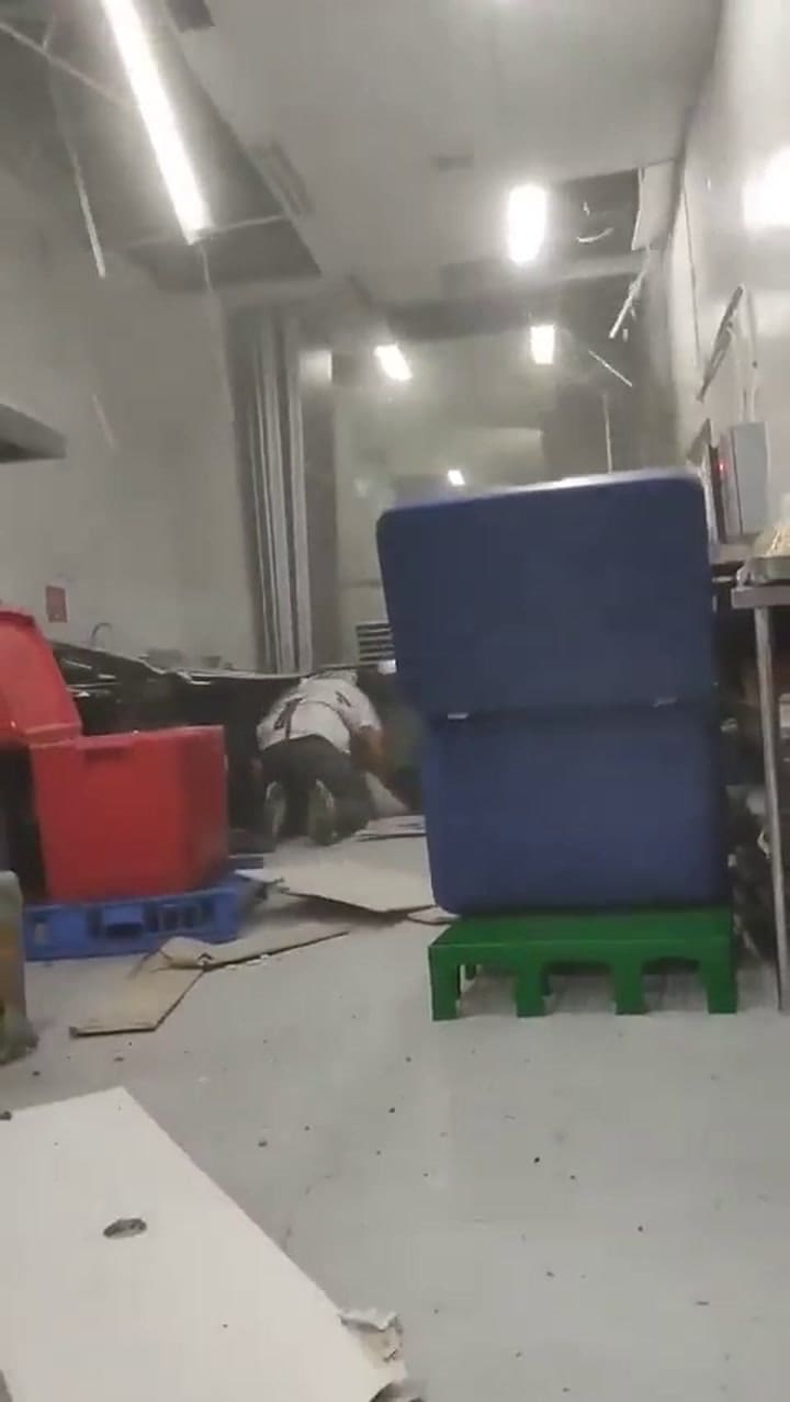 El momento del terremoto en un hospital de Indonesia