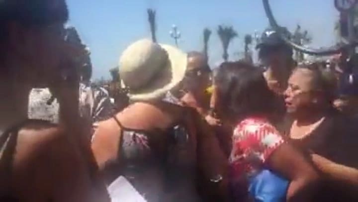 Multitud increpó a una joven musulmana en un homenaje a las víctimas en Niza