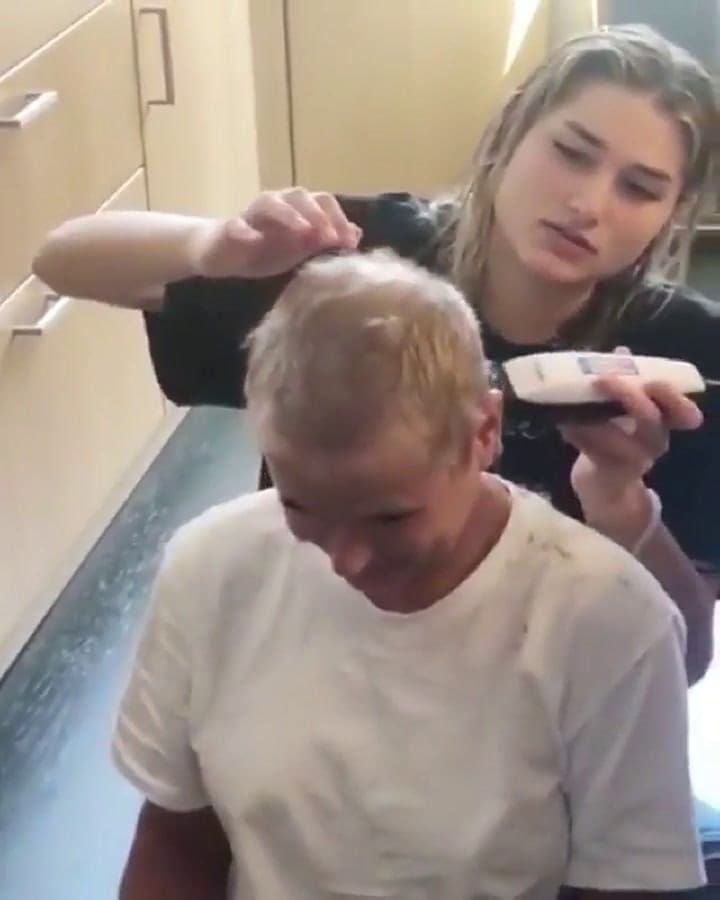 Xuxa se dejó rapar por su hija y compartió el video en las redes - Fuente: Instagram