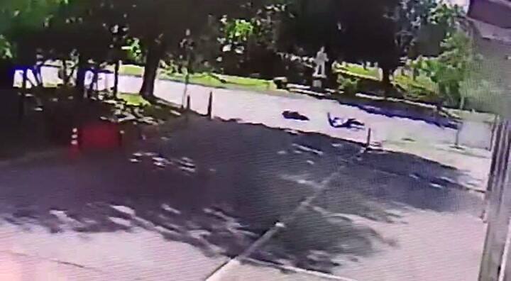 Indignación en Berisso: atropelló a un motociclista, lo dejó tirado en la calle y huyó