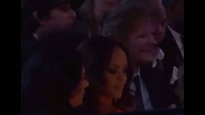 Grammy 2017: Rihanna y su petaca de lujo