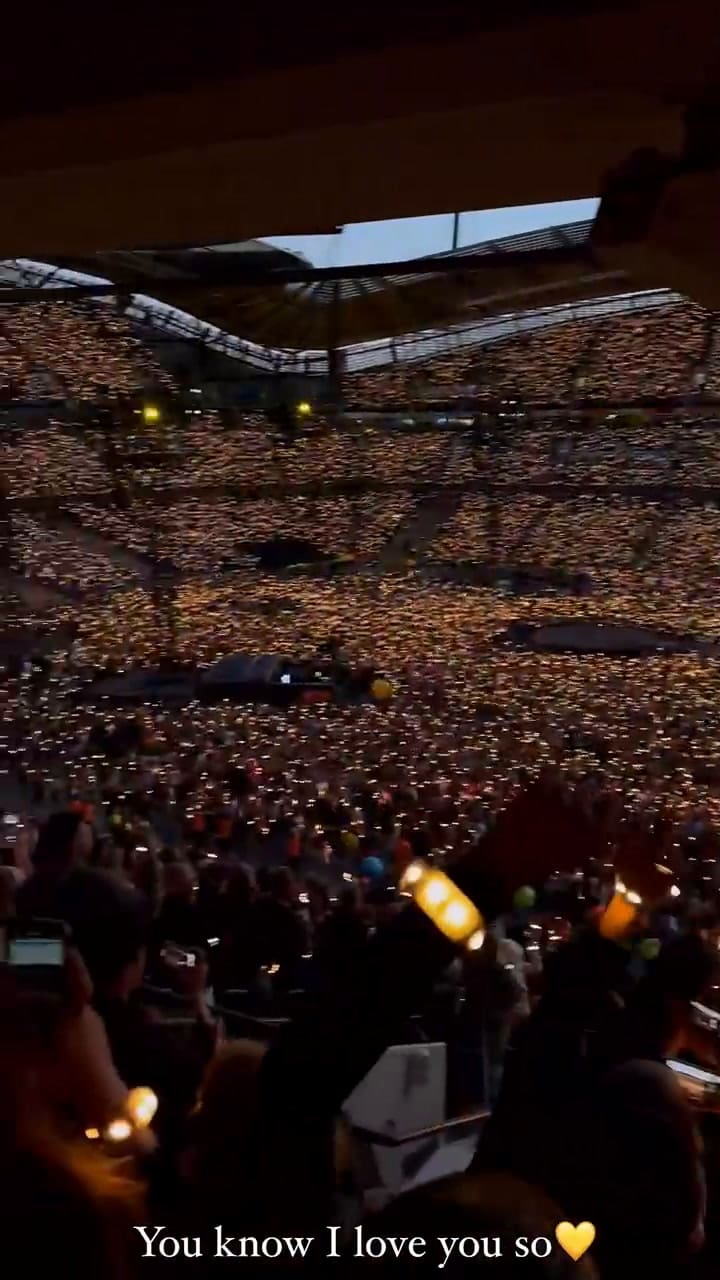 Julián Álvarez y Emilia Ferrero presenciaron el recital de Coldplay
