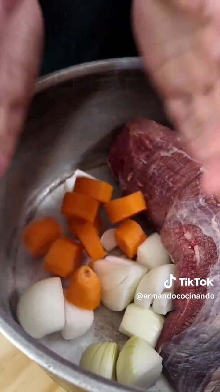 Receta clásica del vitel toné navideño