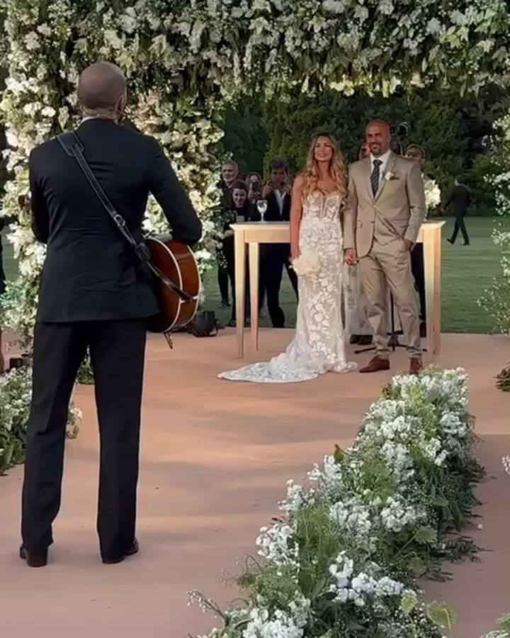 Abel Pintos canta en la boda de Sebastián Verón